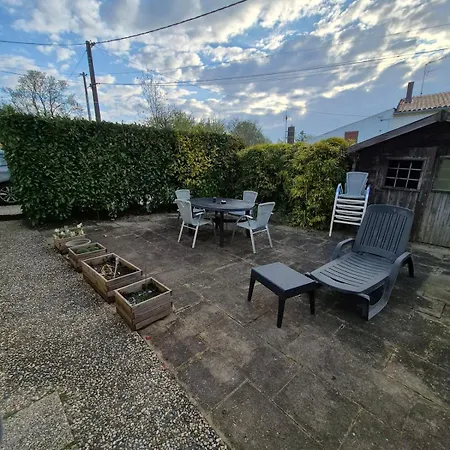 4 Bedroom House Holiday home Semussac